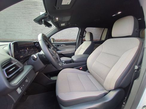 Used 2026 Chevrolet Traverse LT w/ Driver Confidence Package FWD image 22