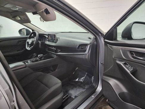 Used 2024 Nissan Rogue S FWD image 30