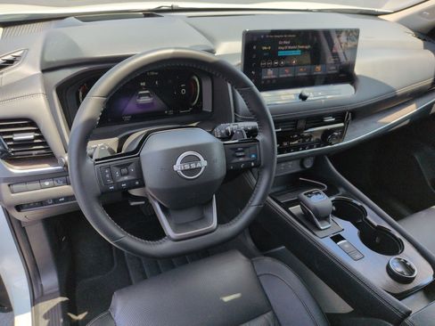 Used 2025 Nissan Rogue Platinum w/ Platinum Premium Package AWD/4WD image 16