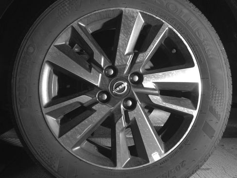 Used 2025 Nissan Versa SV FWD image 17