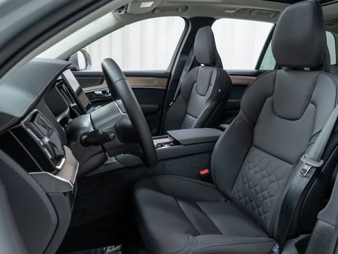 New 2026 Volvo XC90 T8 Plus w/ Protection Package Premier image 13