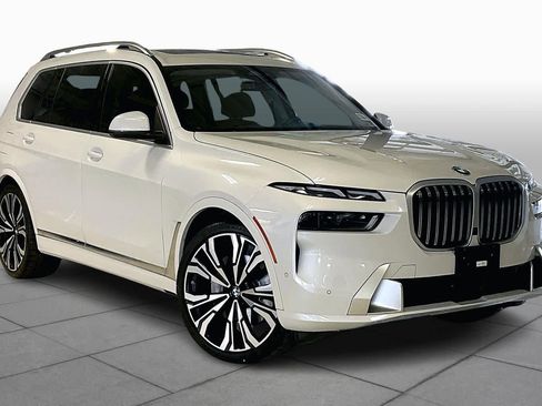 Certified 2023 BMW X7 xDrive40i w/ Premium Package image 3