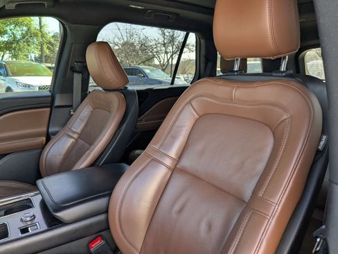 Used 2022 Lincoln Aviator Reserve w/ Equipment Group 201A image 11