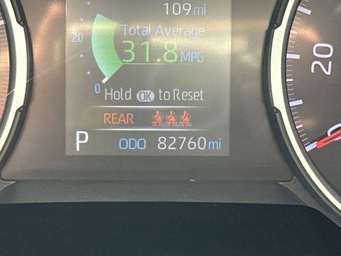 Used 2020 Toyota RAV4 XLE Premium image 31