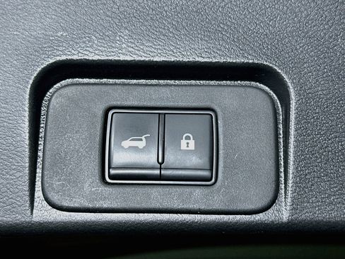 Used 2023 Nissan Rogue SL AWD/4WD image 29