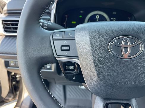 Used 2025 Toyota Camry SE w/ Multimedia Upgrade Package image 16