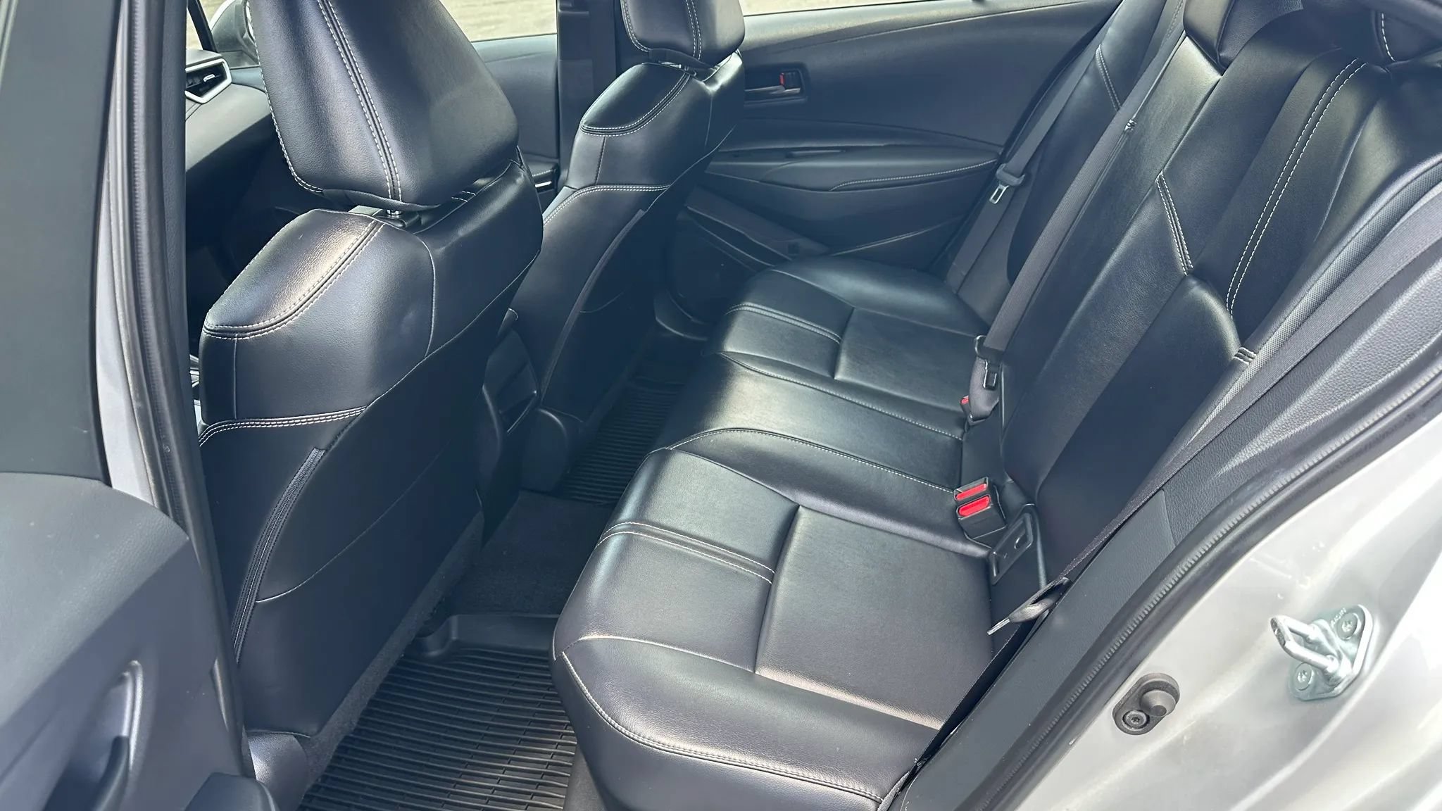 Used 2022 Toyota Corolla LE w/ Premium Interior Package FWD image 16
