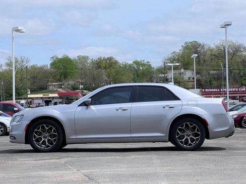 Used 2016 Chrysler 300 S image 4