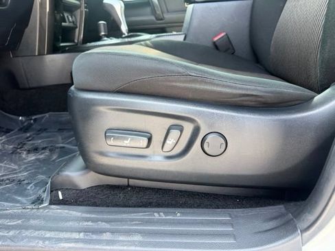 Used 2022 Toyota 4Runner TRD Off-Road AWD/4WD image 19