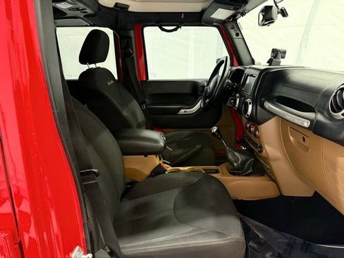 Used 2016 Jeep Wrangler Unlimited Sahara w/ Connectivity Group image 21