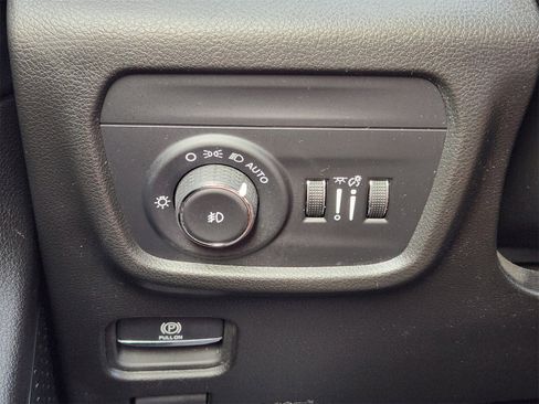 Used 2024 Jeep Grand Cherokee L Limited w/ Luxury Tech Group II image 27