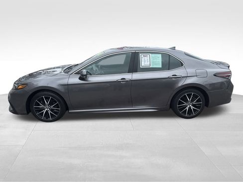 Used 2023 Toyota Camry SE image 12