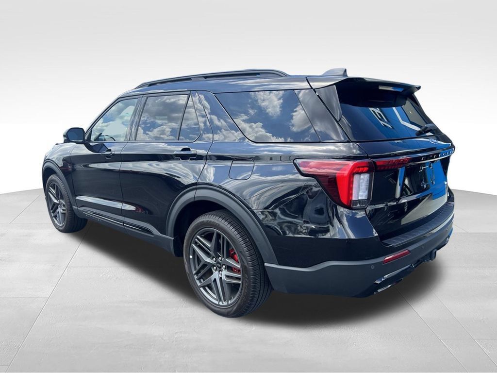 Used 2025 Ford Explorer ST-Line w/ ST-Line Street Pack AWD/4WD image 6
