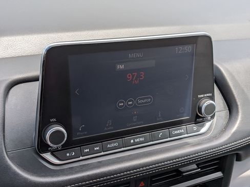 Used 2024 Nissan Rogue S AWD/4WD image 21