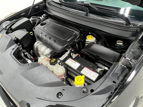 Used 2019 Jeep Cherokee Latitude Plus FWD image 29