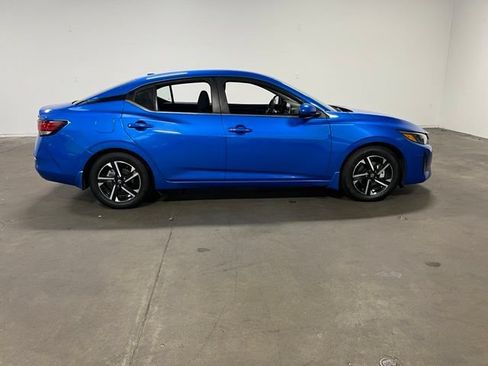 Used 2024 Nissan Sentra SV FWD image 2