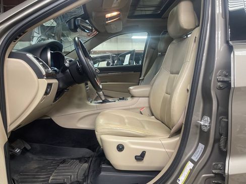 Used 2016 Jeep Grand Cherokee Limited w/ Trailer Tow Group IV AWD/4WD image 14