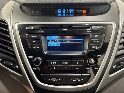 Used 2016 Hyundai Elantra SE FWD image 30