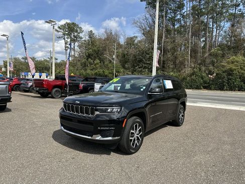 Used 2024 Jeep Grand Cherokee L Limited w/ Luxury Tech Group II image 12