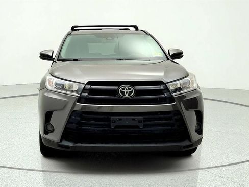 Used 2019 Toyota Highlander SE AWD/4WD image 2