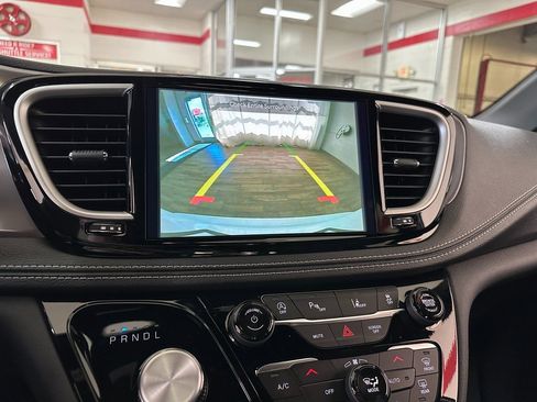 New 2026 Chrysler Pacifica Select image 27