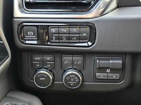 New 2026 GMC Yukon XL Elevation w/ Elevation Premium Package AWD/4WD image 18