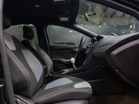 Used 2018 Ford Focus ST image 25