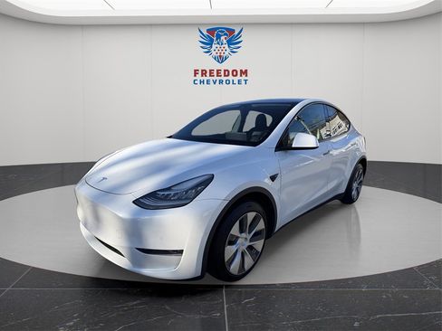 Used 2021 Tesla Model Y Long Range image 2