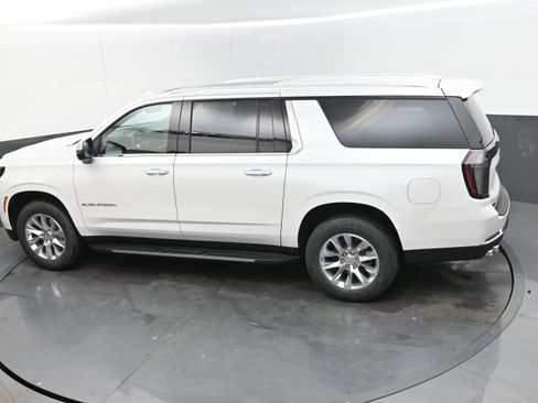 New 2025 Chevrolet Suburban Premier image 39