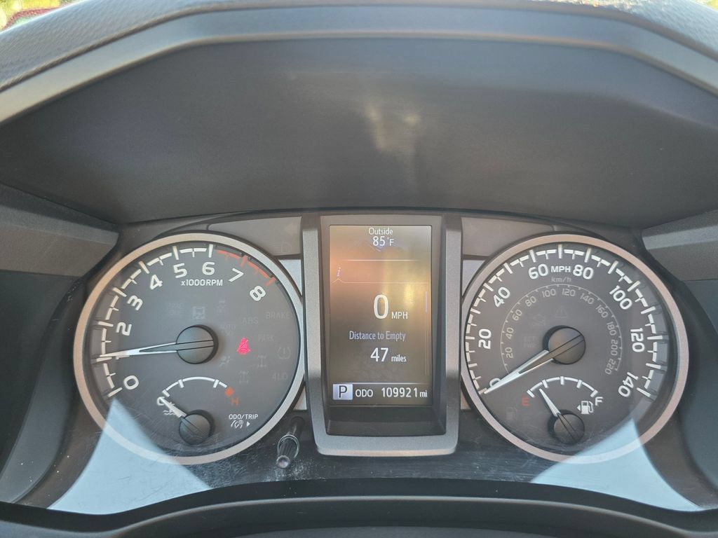 Used 2017 Toyota Tacoma TRD Off-Road AWD/4WD image 22