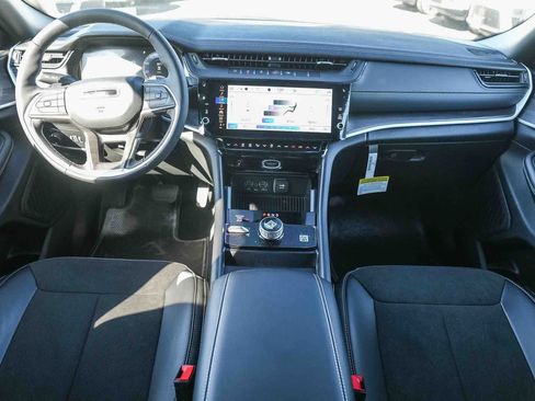 New 2026 Jeep Grand Cherokee Altitude image 13