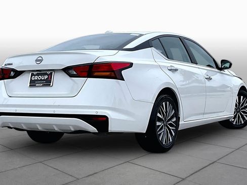 Used 2025 Nissan Altima 2.5 SV FWD image 13