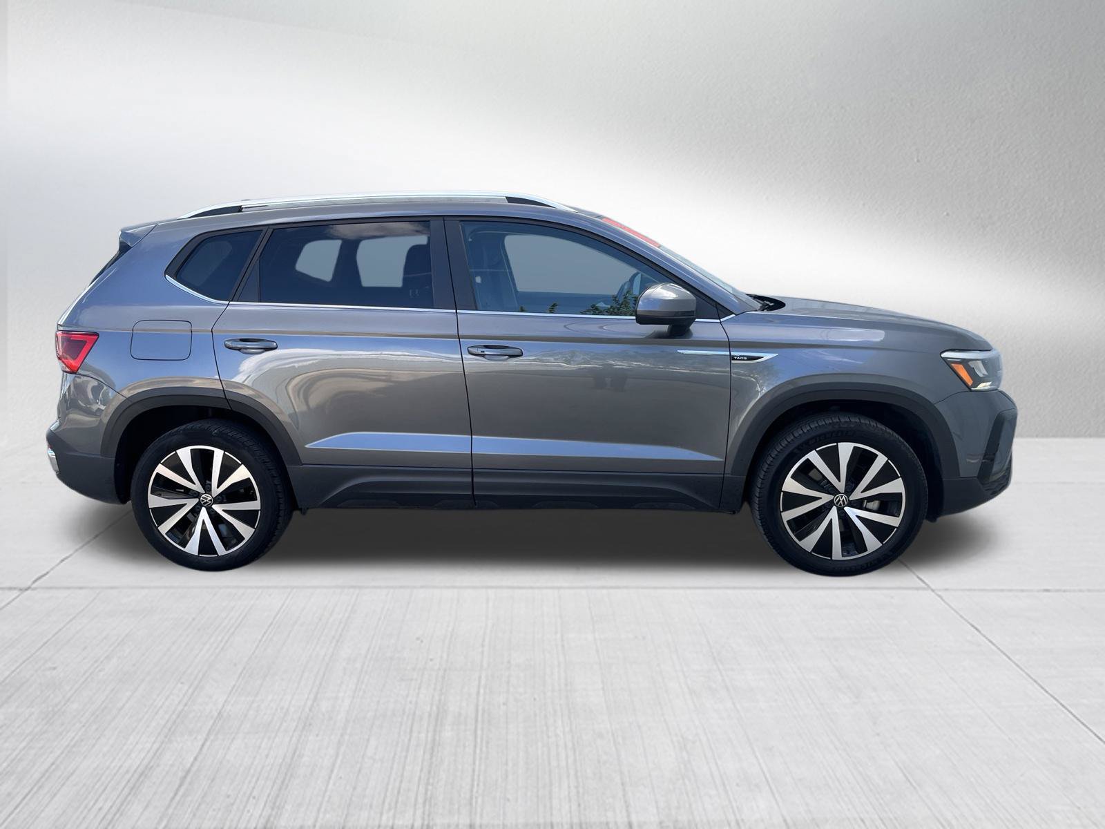 Used 2024 Volkswagen Taos SE FWD image 5