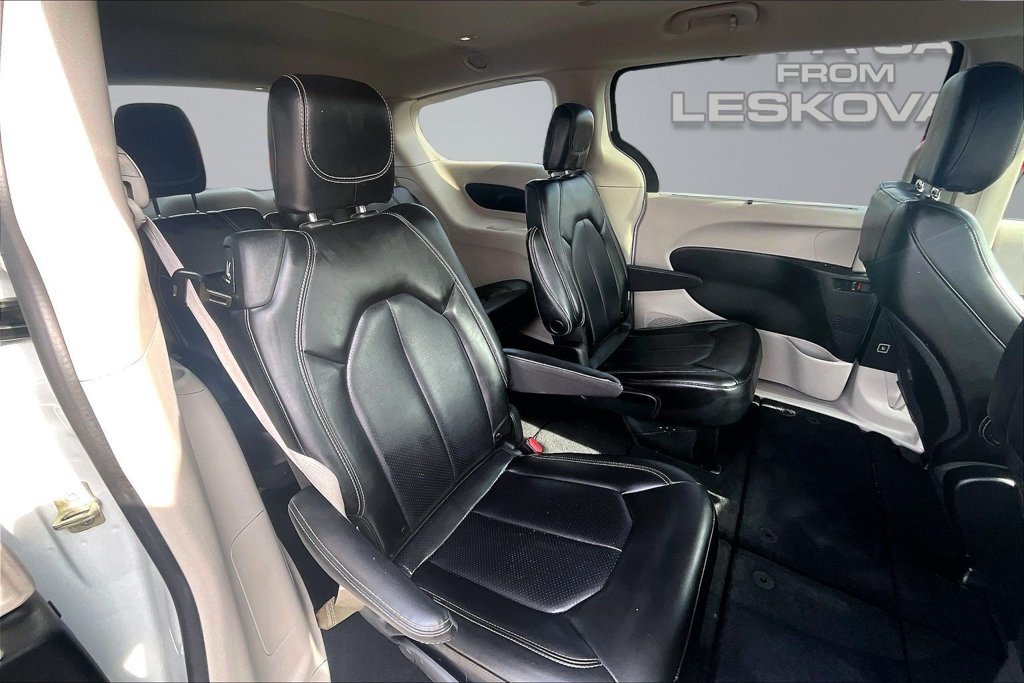 Used 2023 Chrysler Pacifica Touring-L FWD image 26