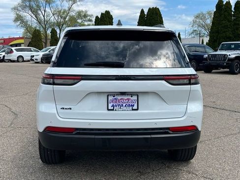 Used 2023 Jeep Grand Cherokee Altitude AWD/4WD image 4