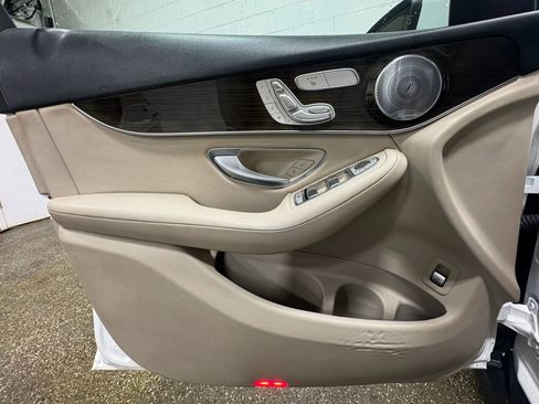 Used 2018 Mercedes-Benz GLC 300 4MATIC image 9