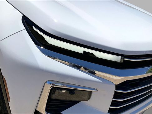 Used 2025 Chevrolet Traverse LT FWD image 35