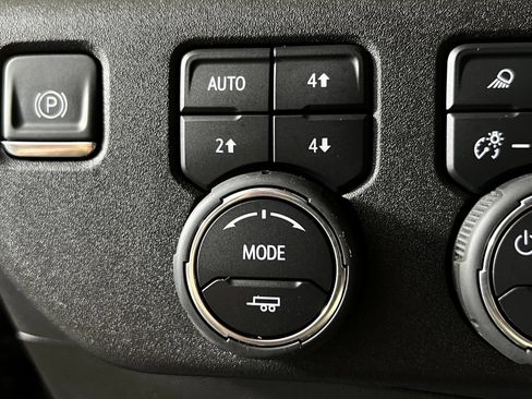 Used 2025 Chevrolet Silverado 2500 LTZ AWD/4WD image 23