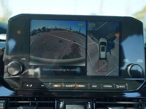 Used 2023 Nissan Pathfinder SL image 28