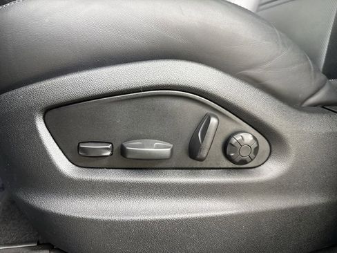 Certified 2025 Porsche Cayenne S image 39