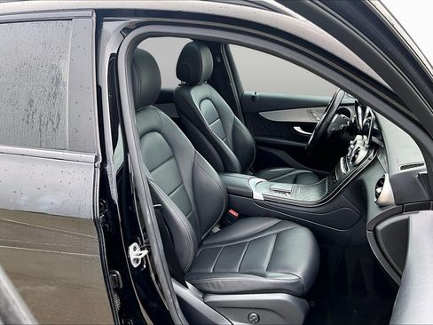 Used 2022 Mercedes-Benz GLC 300 image 9