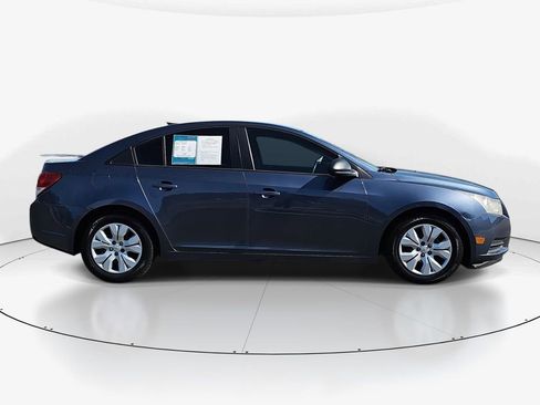 Used 2013 Chevrolet Cruze LS image 4