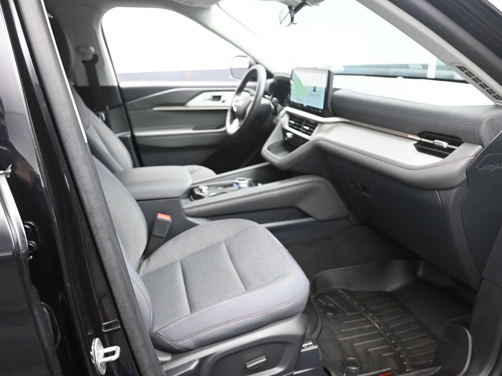 Used 2025 Ford Explorer Active RWD image 27