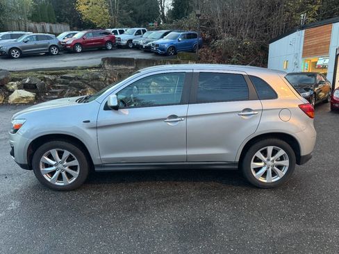 Used 2015 Mitsubishi Outlander Sport ES image 2