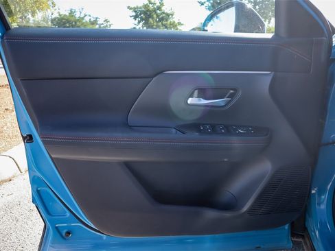 Used 2025 Nissan Kicks SR w/ SR Premium Package image 16