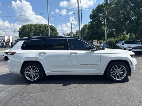 Used 2022 Jeep Grand Cherokee L Summit w/ Luxury Tech Group V AWD/4WD image 9