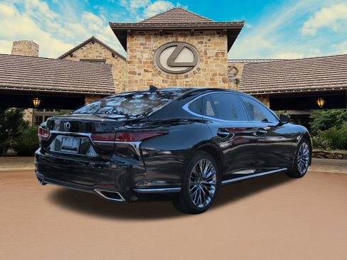 Certified 2020 Lexus LS 500 w/ Accessory Package (Z2) RWD image 2