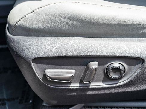 Certified 2022 Toyota Sienna Limited FWD image 22