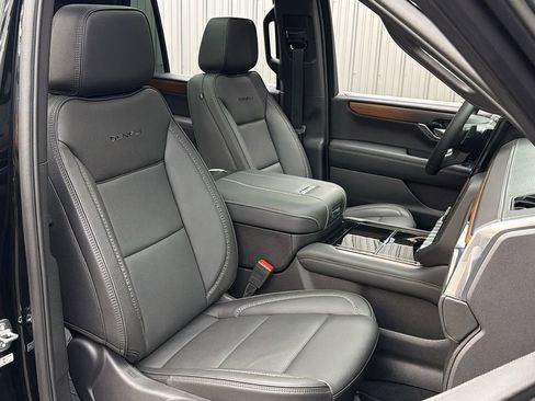 Used 2026 GMC Yukon Denali w/ Sun & Power Step Package AWD/4WD image 37