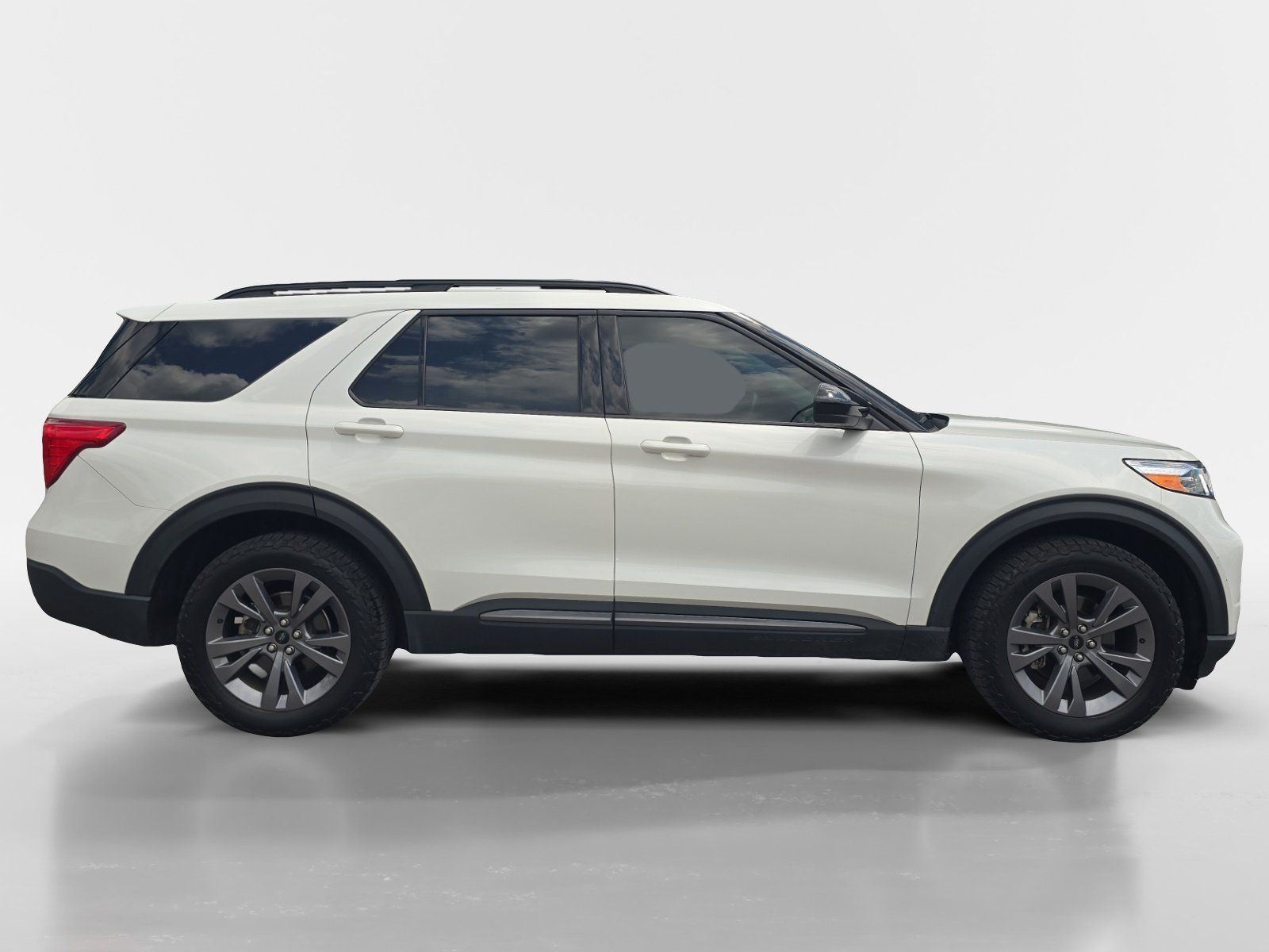 Used 2022 Ford Explorer XLT w/ Equipment Group 202A AWD/4WD image 7